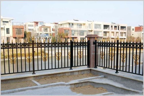 固鎮(zhèn)縣市政道路護(hù)欄廠 鋁藝護(hù)欄點擊了解