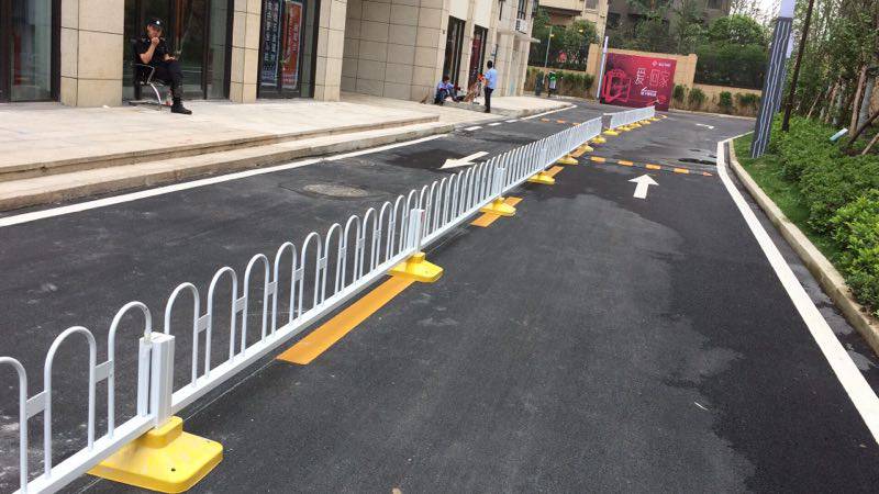 【武漢道路護(hù)欄,武漢京式護(hù)欄,公路護(hù)欄點(diǎn)亮城市魅力圖片】武漢道路護(hù)欄,武漢京式護(hù)欄,公路護(hù)欄點(diǎn)亮城市魅力圖片大全