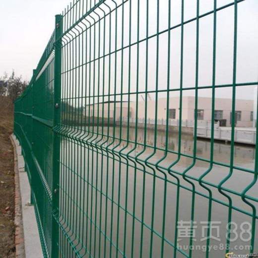 【三角折彎護(hù)欄網(wǎng)桃型柱護(hù)欄網(wǎng)小區(qū)防護(hù)網(wǎng)】- 