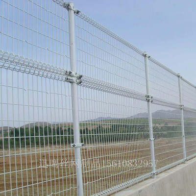 迅鷹護欄網廠家介紹及公園護欄網規(guī)格詳解